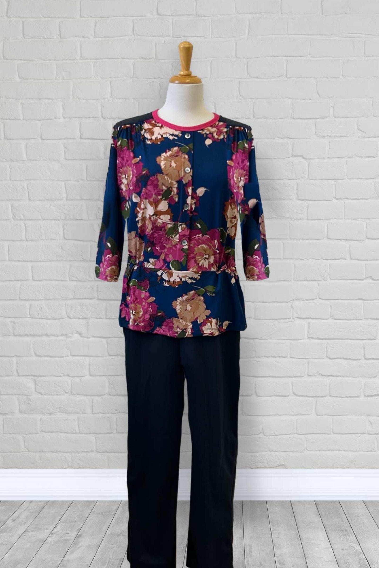 1LCO15-1Q118-Adaptive Dignity Suit, Anti-Strip, Day, Long, 3/4 Sleeve