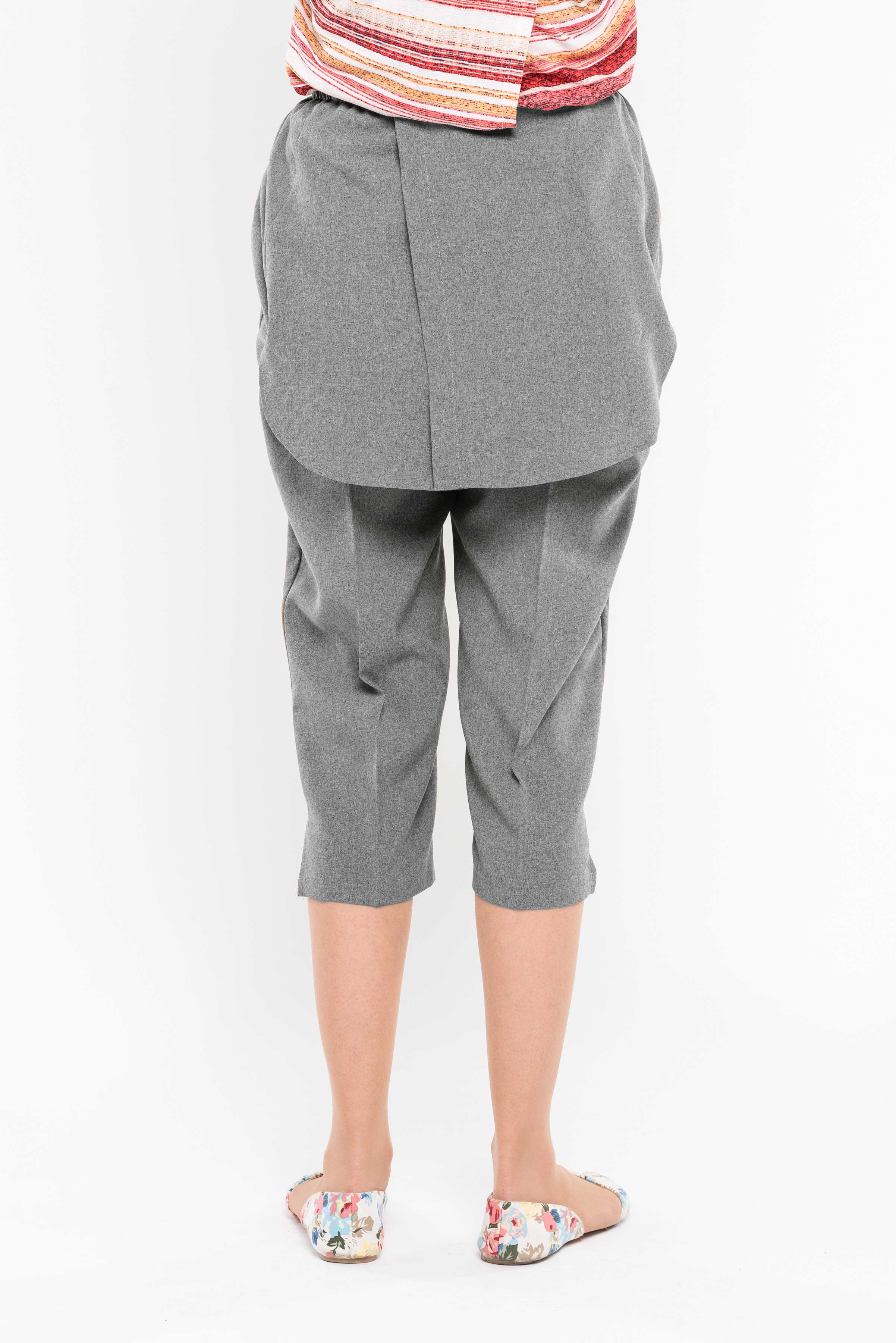 Stay cool and comfortable this summer with our adaptive capri. With a unique rear opening and dual panels to cover undergarments, this capri is perfect for warm weather. Made of machine-washable polyester, it's easy to care for and will keep you looking s