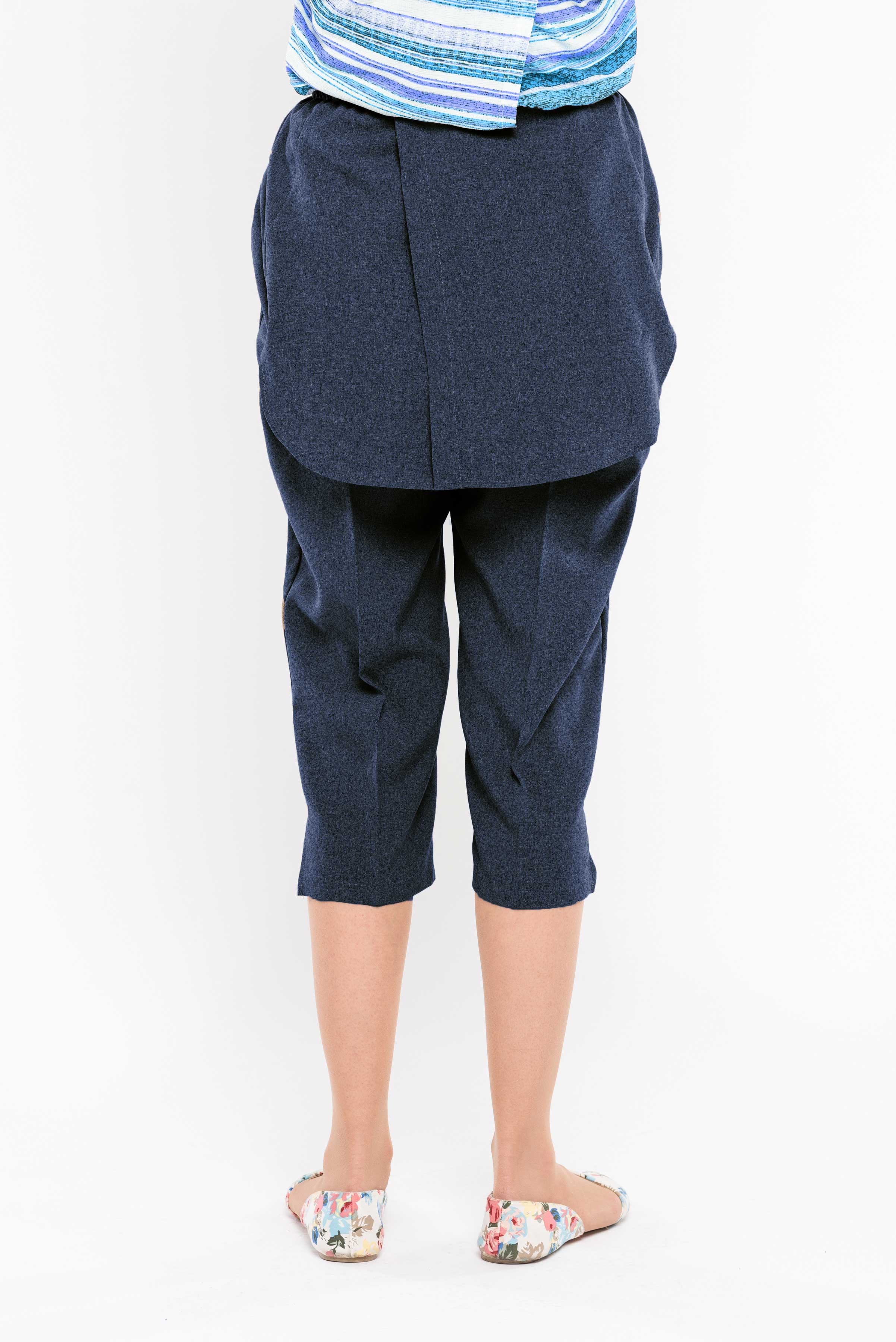 Stay cool and comfortable this summer with our adaptive capri. With a unique rear opening and dual panels to cover undergarments, this capri is perfect for warm weather. Made of machine-washable polyester, it's easy to care for and will keep you looking s