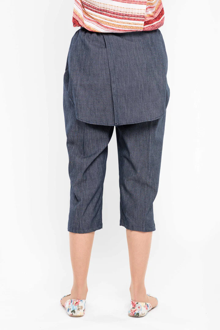 Adaptive Open Back Capris
