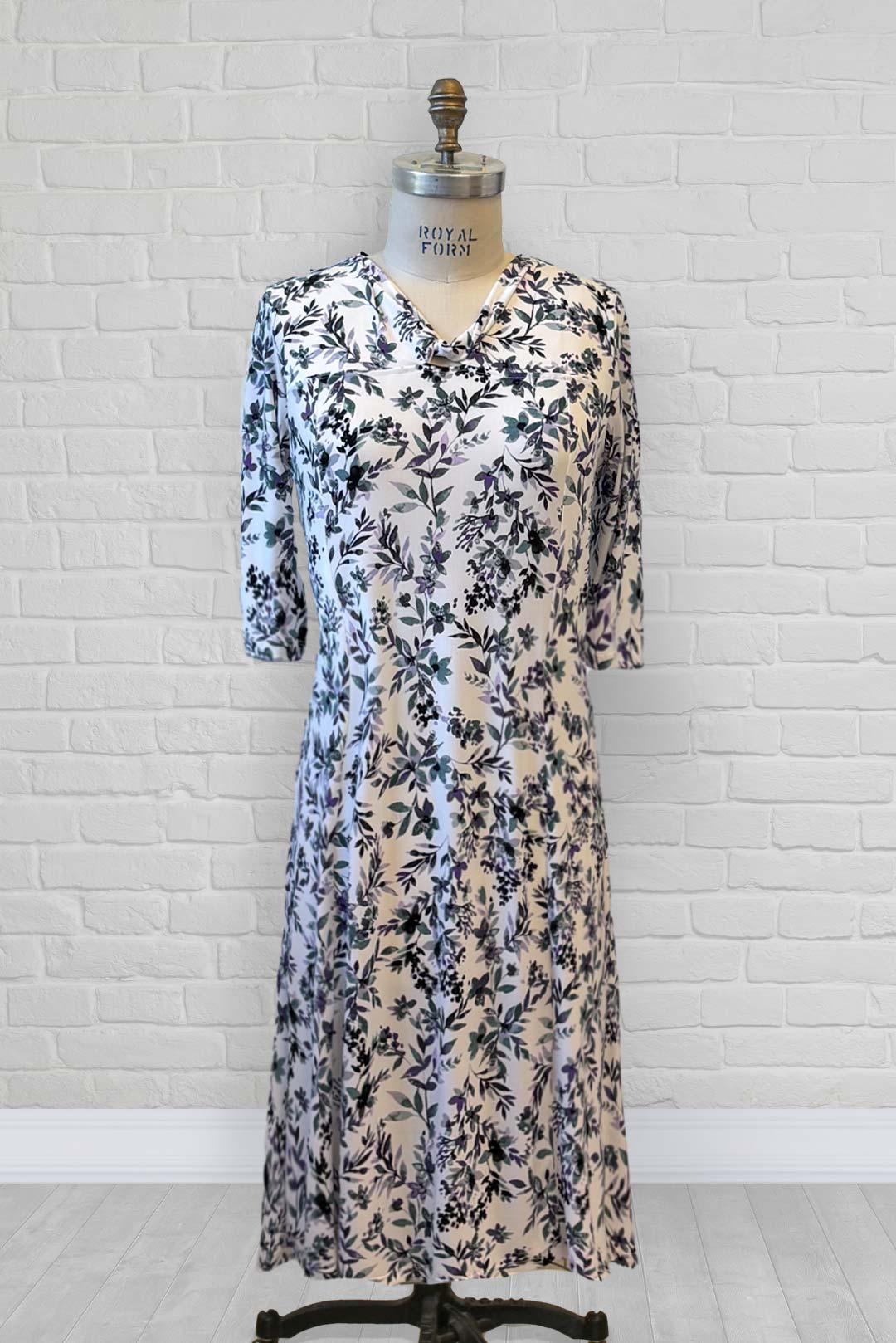 1NR674-2D150-Adaptive Dress, V Neck, 3/4 Sleeves