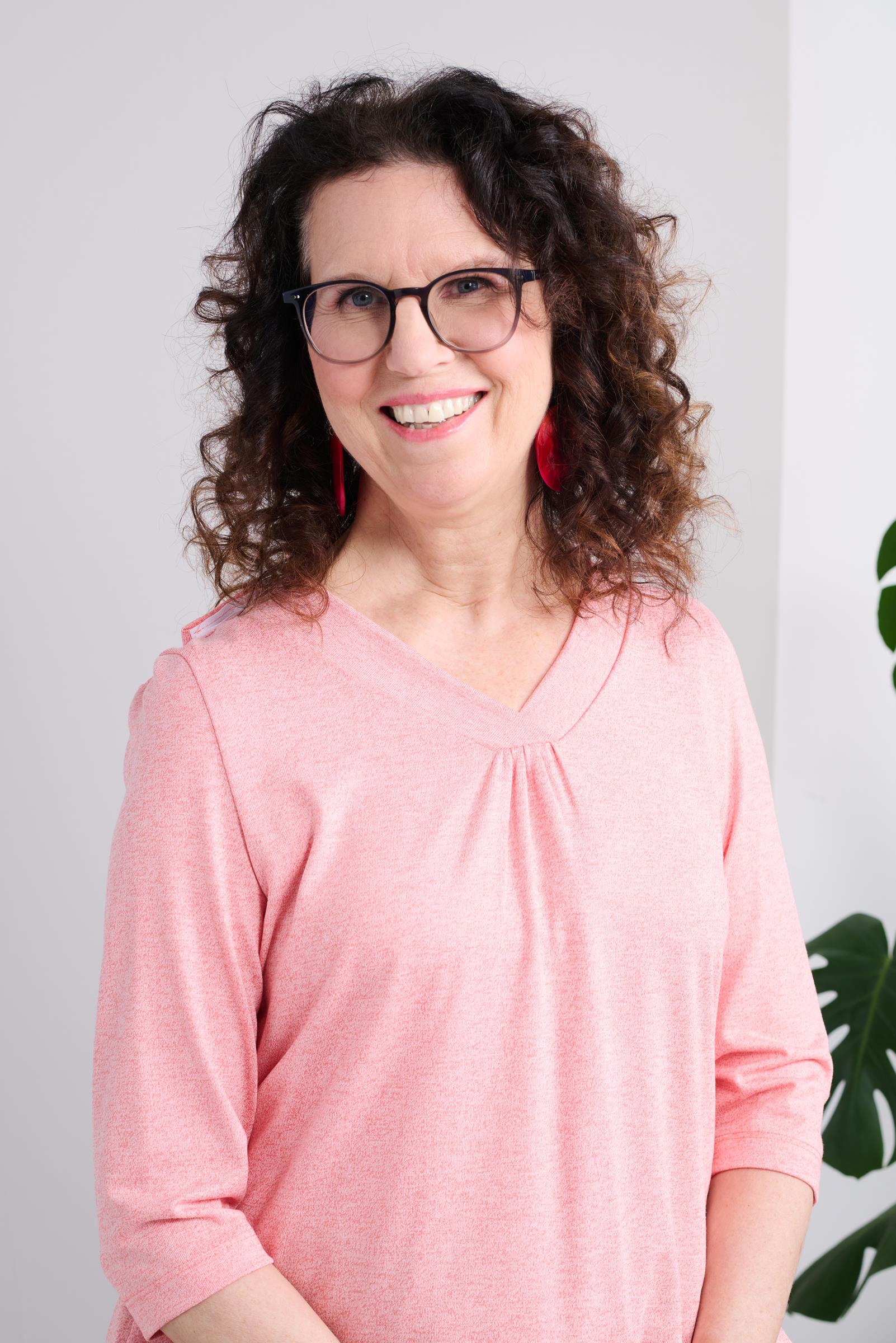 Expertly designed for comfort and versatility, our adaptive top features 3/4 sleeves and a flattering V-neck, perfect for any occasion. Made from a soft knit material, this top provides both style and ease of wear. Available in a classic solid color, it's