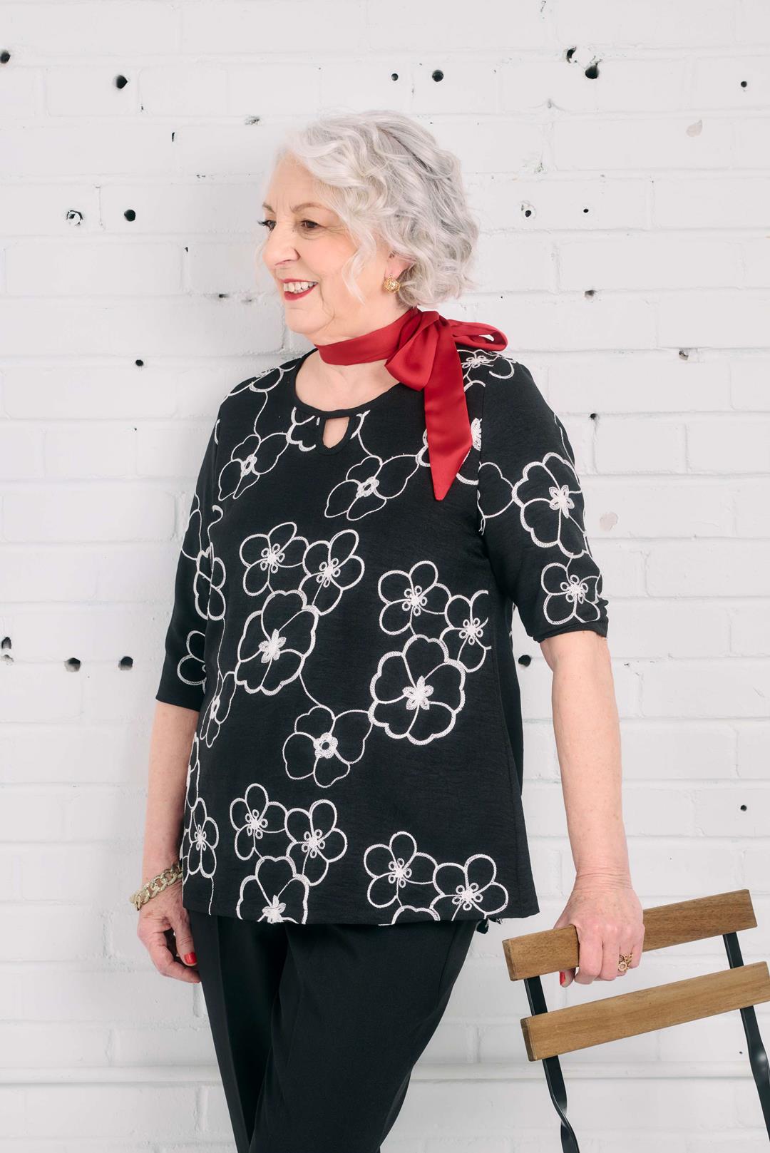 1RT352-2D119-Adaptive blouse, lovely keyhole detail, 3/4 sleeves