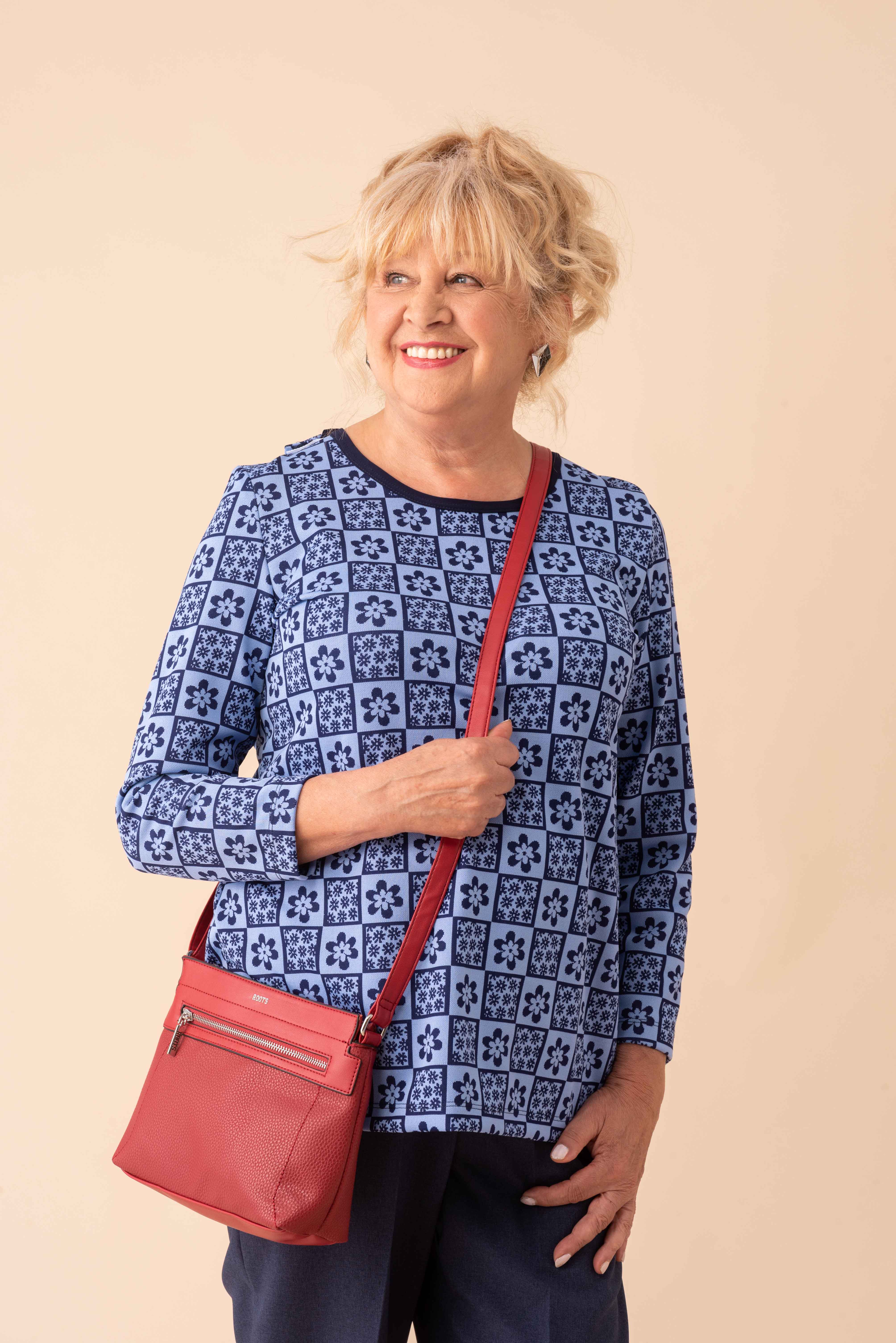 1UT367-1Y136-Adaptive Basic Top With Round Neck