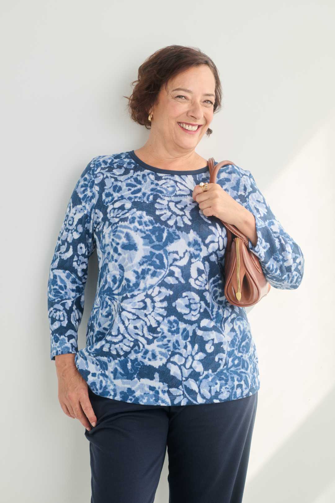 1UT367-2E120-Adaptive Basic Top With Round Neck
