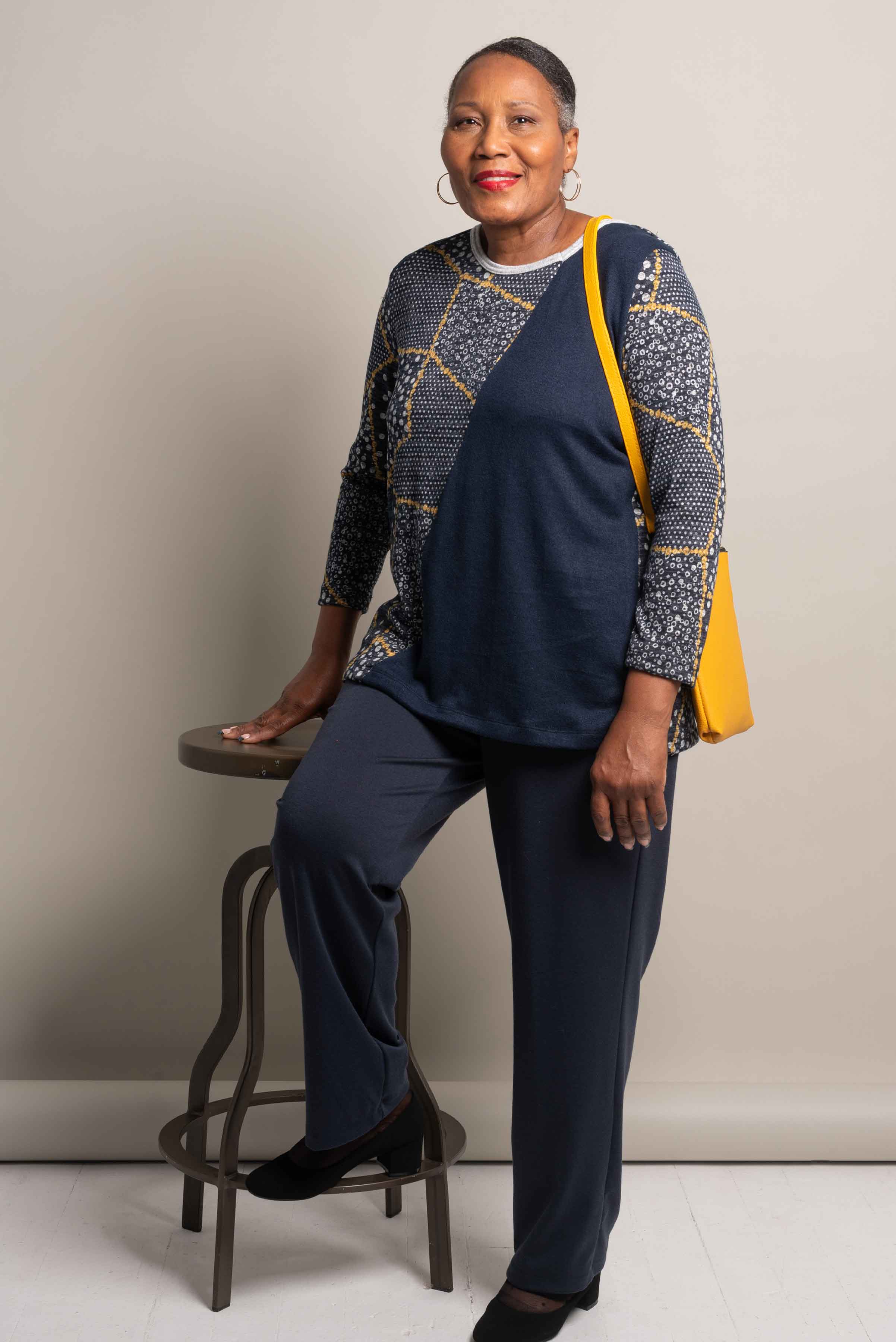 1UT369-1U615-Adaptive Top with an Asymmetrical Collar