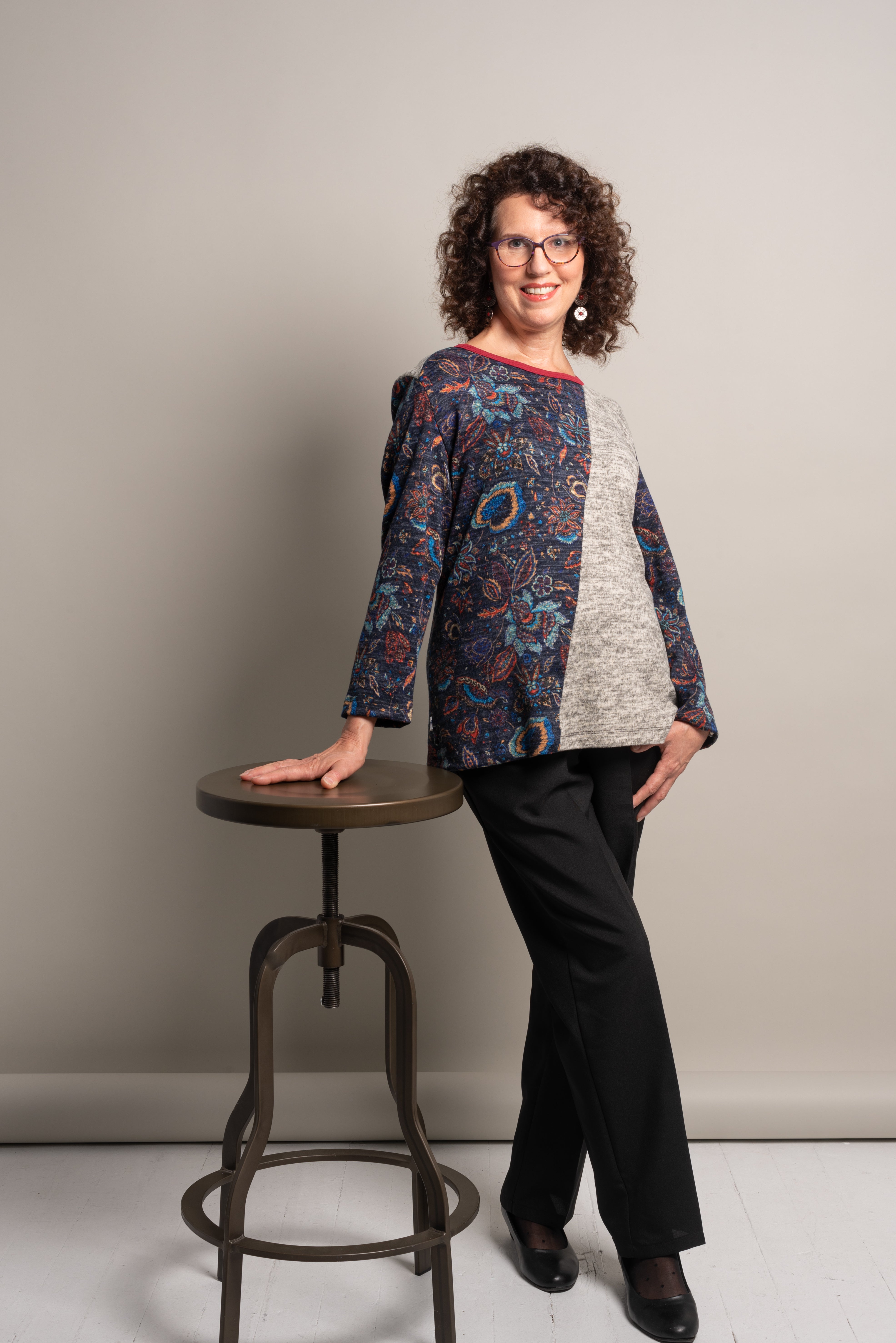 1UT369-1U611-Adaptive Top with an Asymmetrical Collar