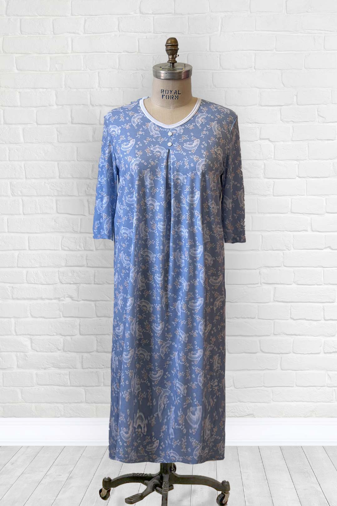 1WN130-2D312-Adaptive Nightgown, Crew Neck, 2 Buttons