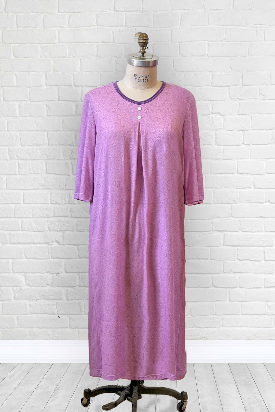 1WN130-2D313-Adaptive Nightgown, Crew Neck, 2 Buttons