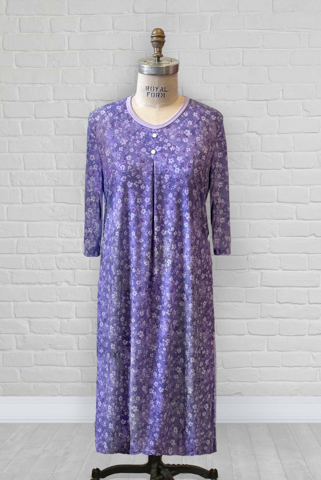 1WN130-2D314-Adaptive Nightgown, Crew Neck, 2 Buttons