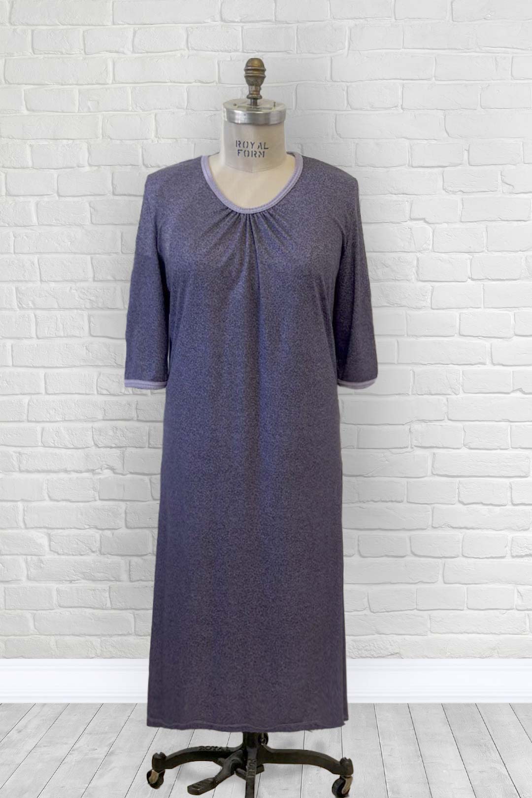 1XN131-2C305-Adaptive Nightgown With Pleats At Neckline