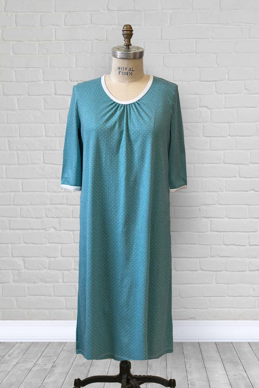 1XN131-2D305-Adaptive Nightgown With Pleats At Neckline