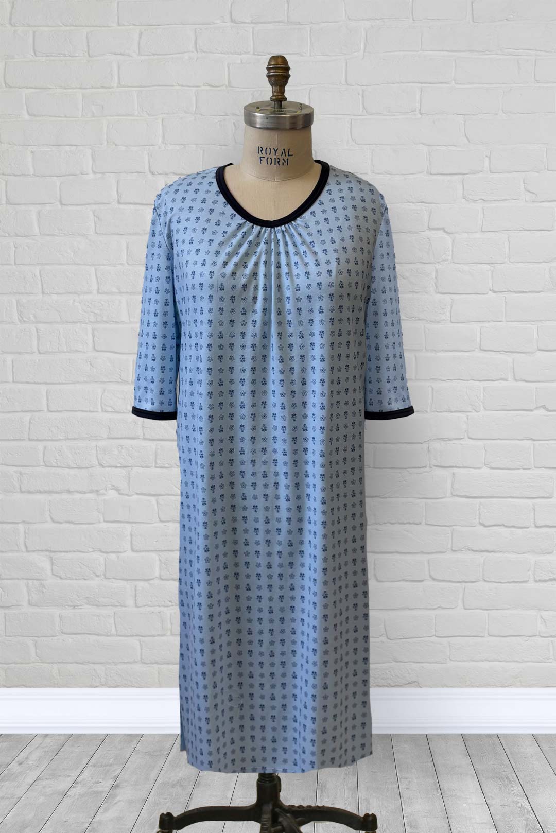 1XN131-2D306-Adaptive Nightgown With Pleats At Neckline
