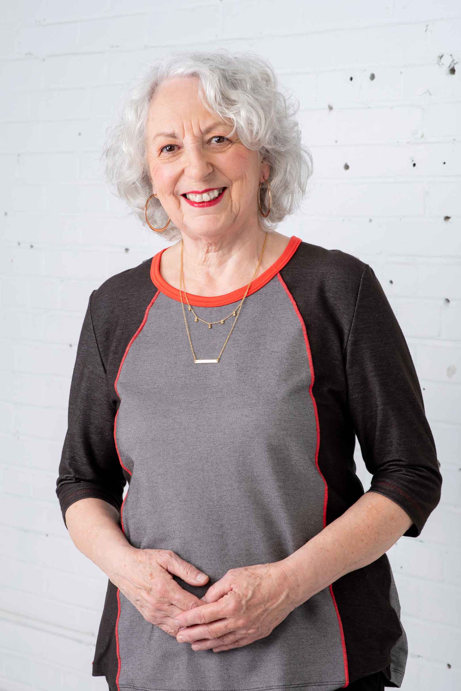 1YT384-1Z200-Adaptive Top With Topstitching