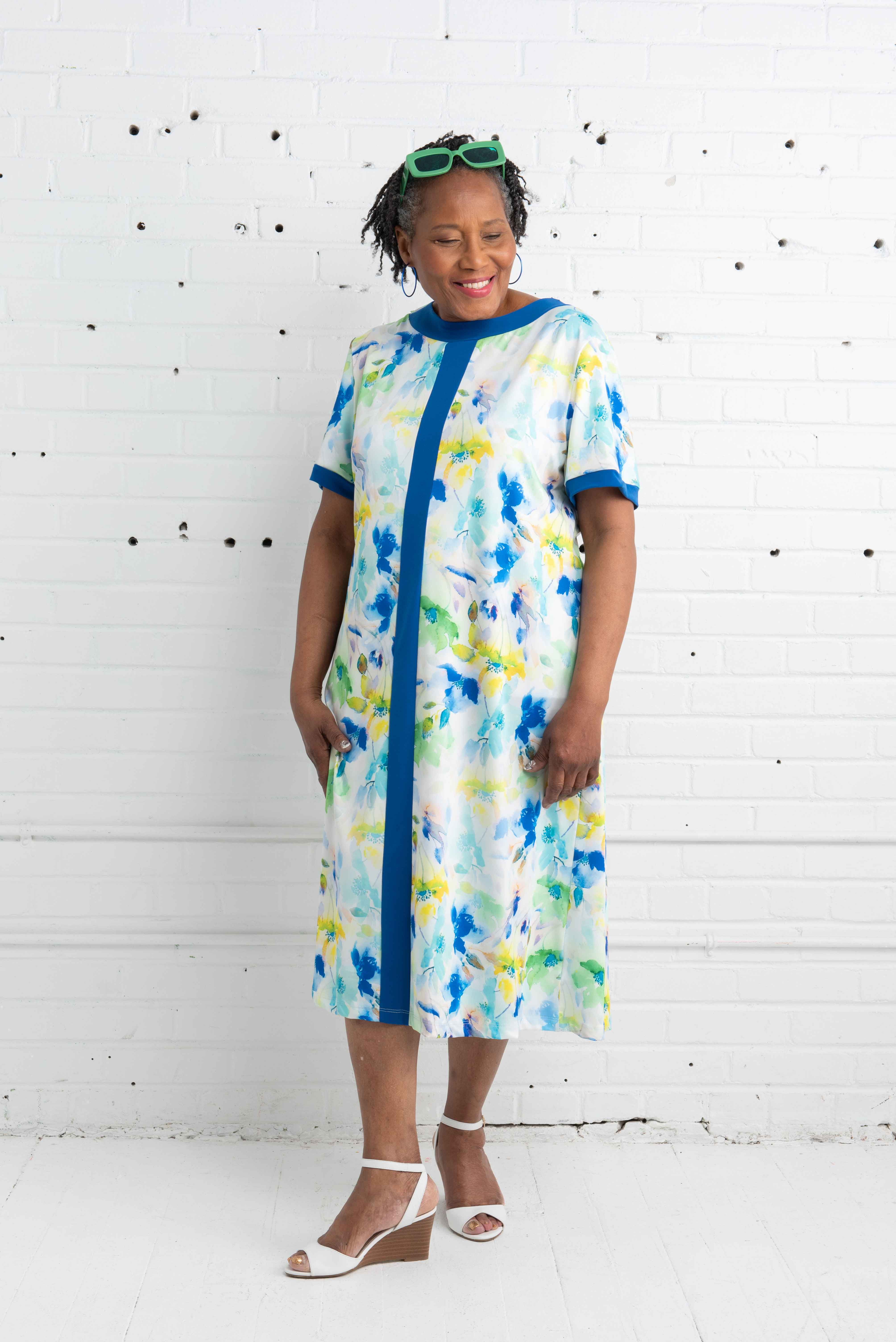 1ZR820-1Z122-Short Sleeved Dress With Contrasting Plaquette