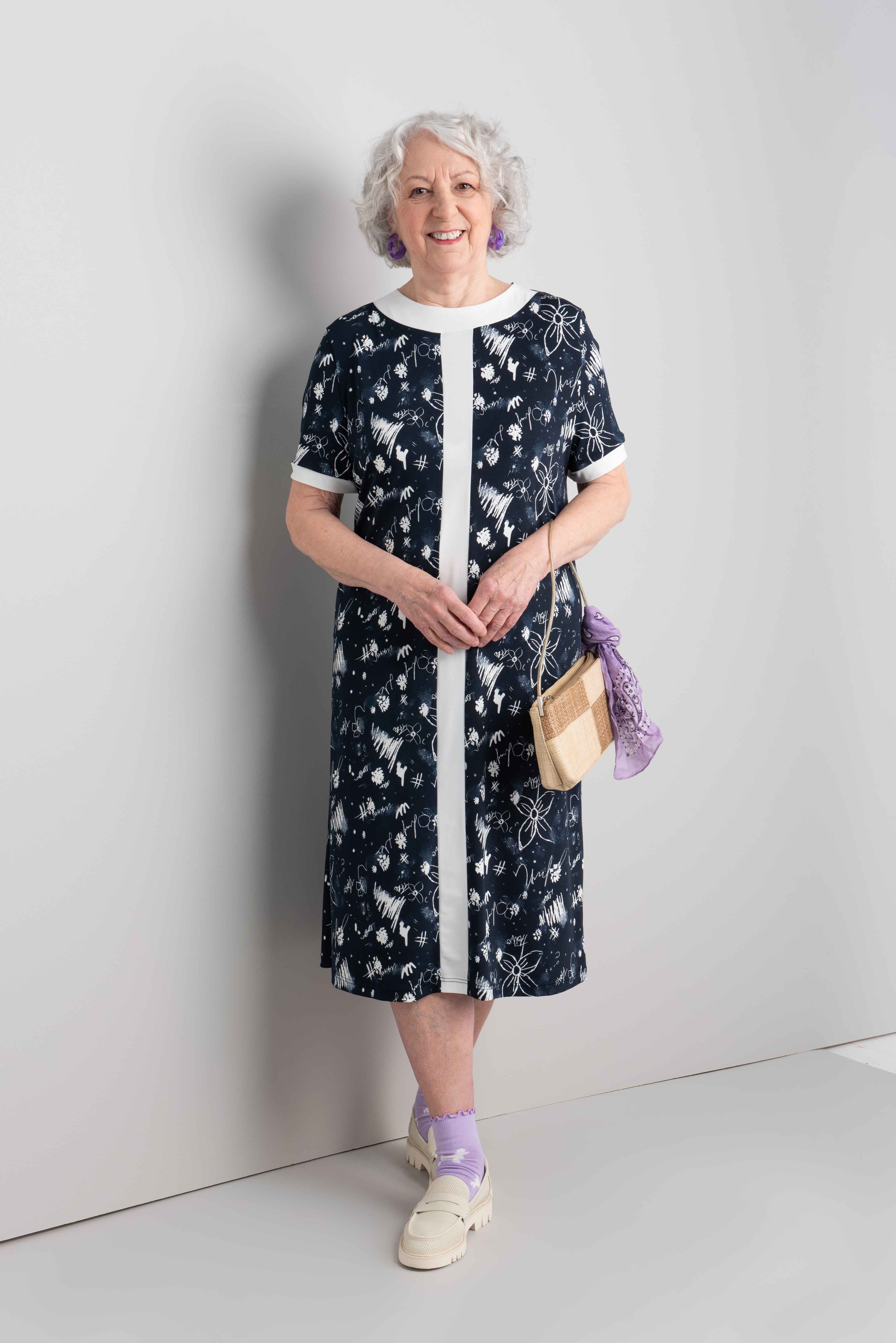 1ZR820-1Z123-Short Sleeved Dress With Contrasting Plaquette