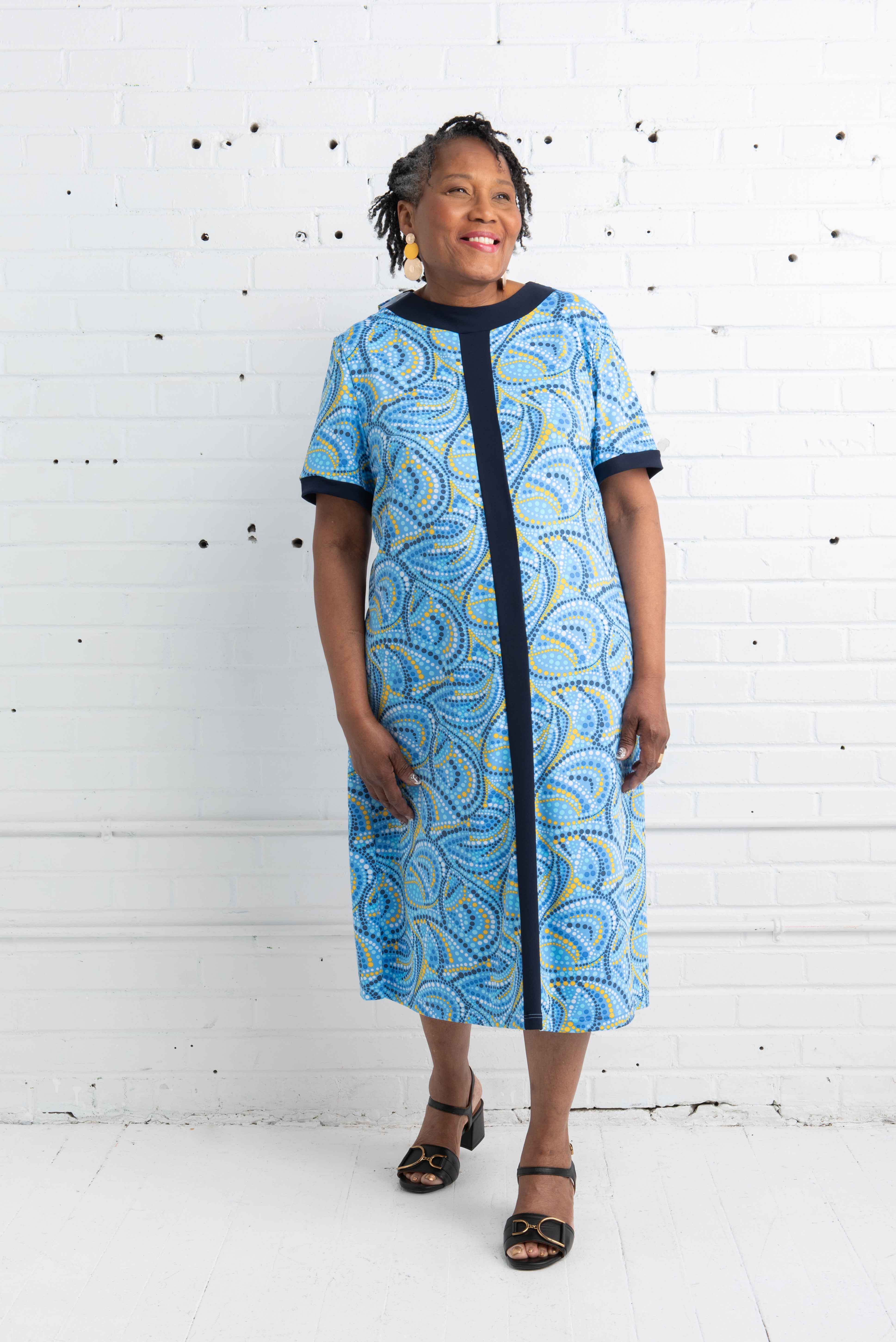 1ZR820-1Z126-Short Sleeved Dress With Contrasting Plaquette