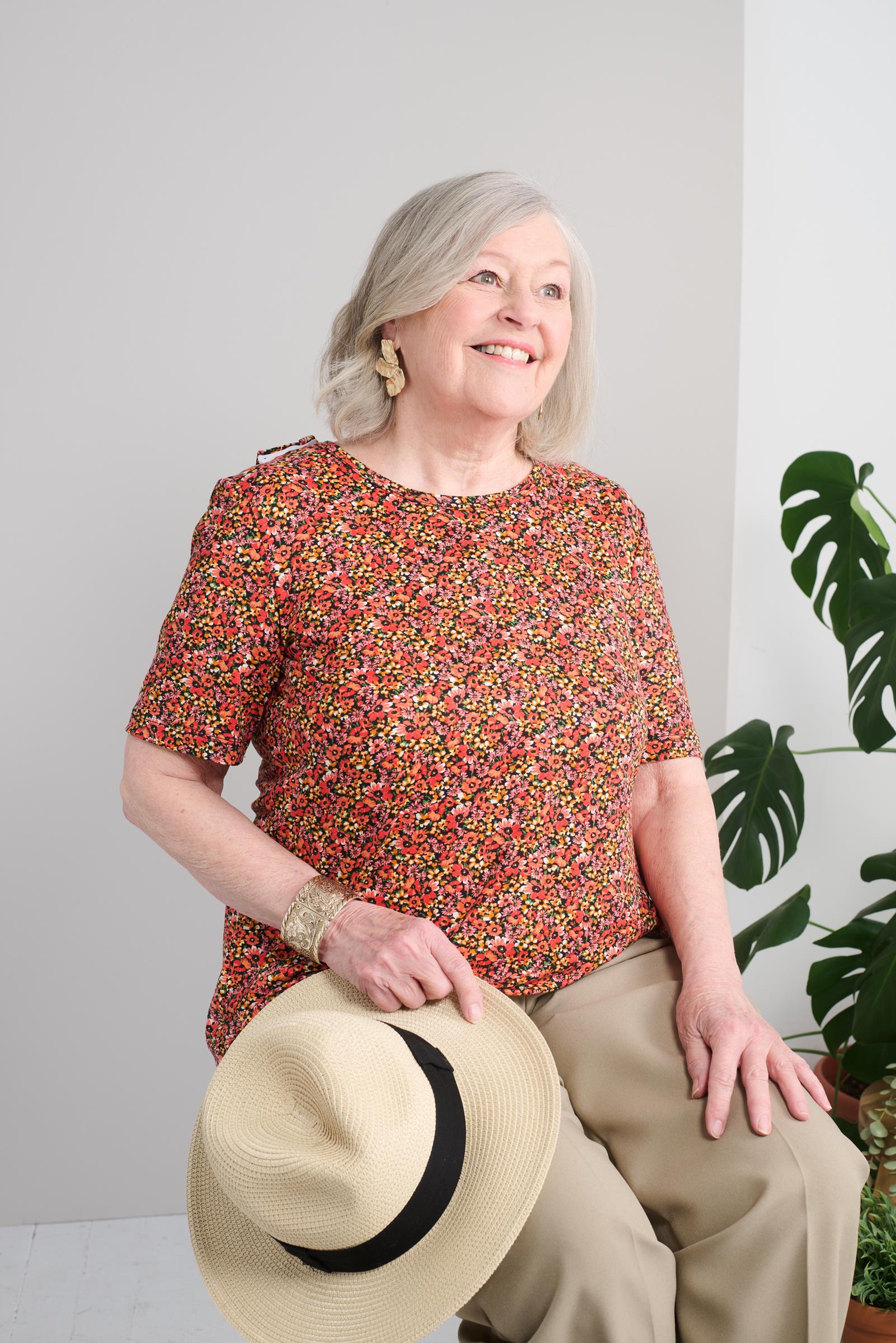 Stay comfortable and stylish with our 1ZT386-2B100 Adaptive Basic Top. The brushed knit fabric and short sleeves provide a soft and breathable feel, while the beautiful flower pattern in coral and pink adds a touch of charm to your wardrobe. Look and feel