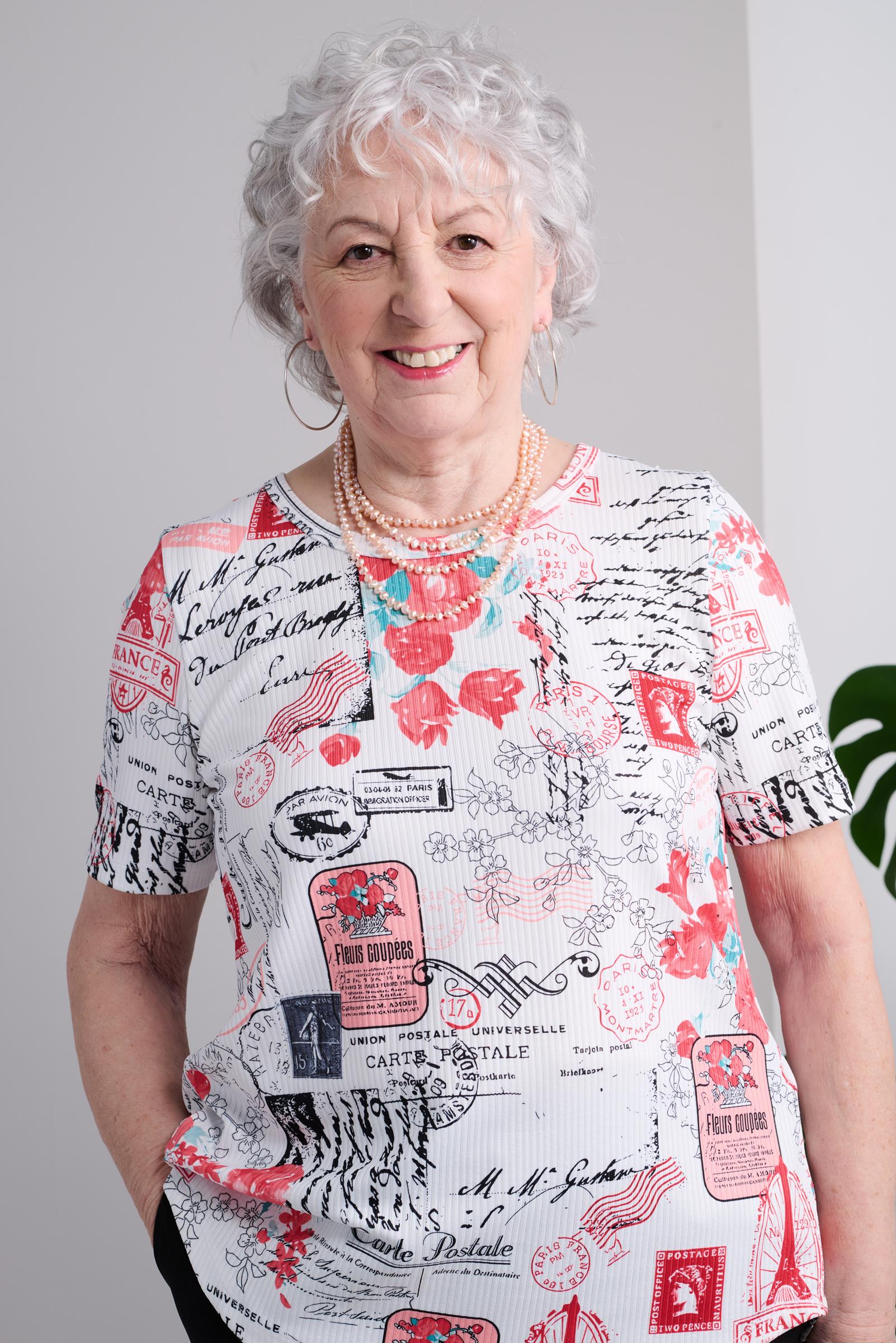 Designed for comfort and convenience, our adaptive basic top features short sleeves and a stretch rib knit material. Available in a soft pink or classic white, this top is perfect for any occasion. Experience effortless style and comfort with this top!