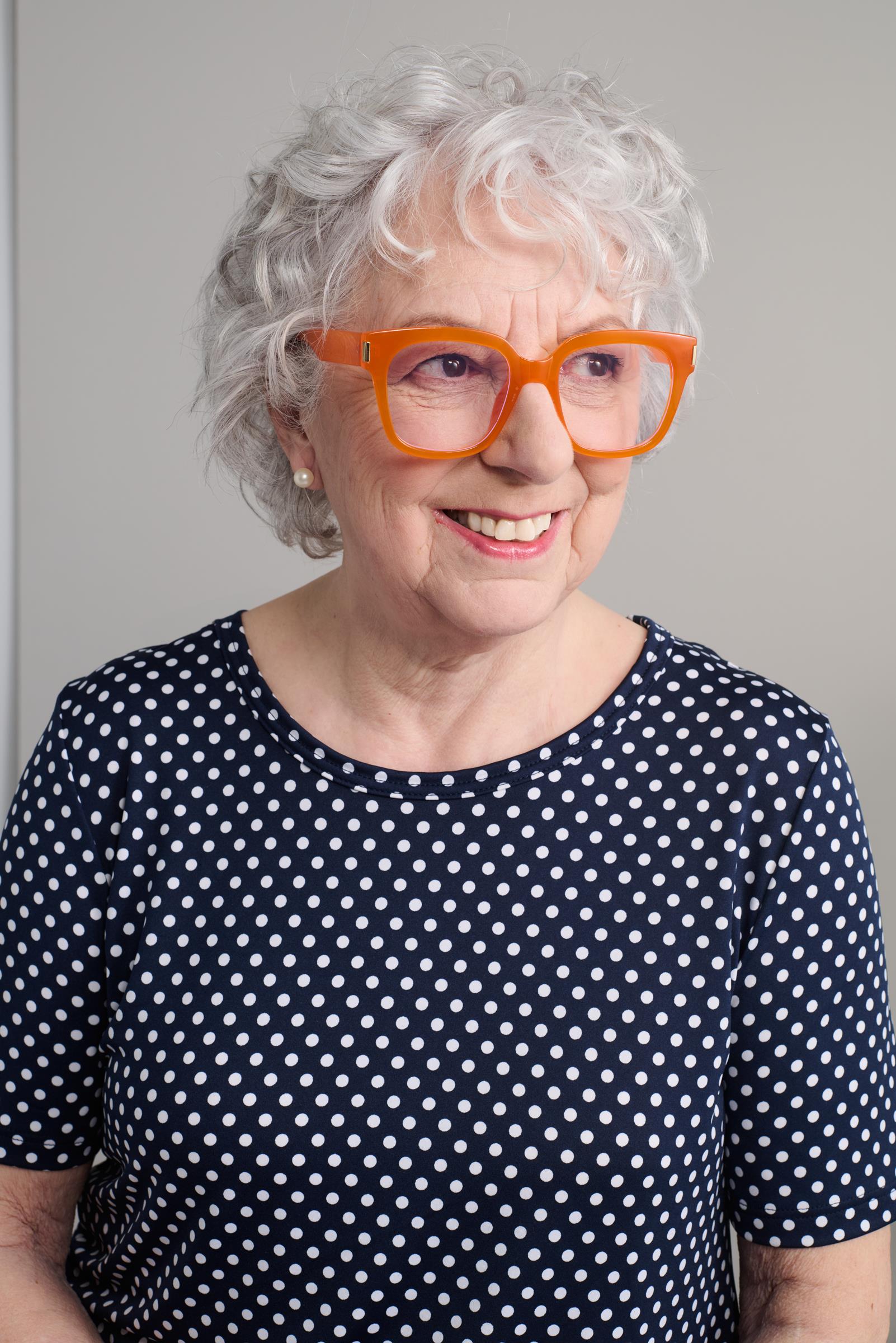 Introducing our Adaptive Basic Top with short sleeves. Made from stretch knit for comfortable wear, this top features a classic polka dot pattern. Its adaptive design ensures ease of dressing for all. Stay stylish and at ease with this must-have addition 