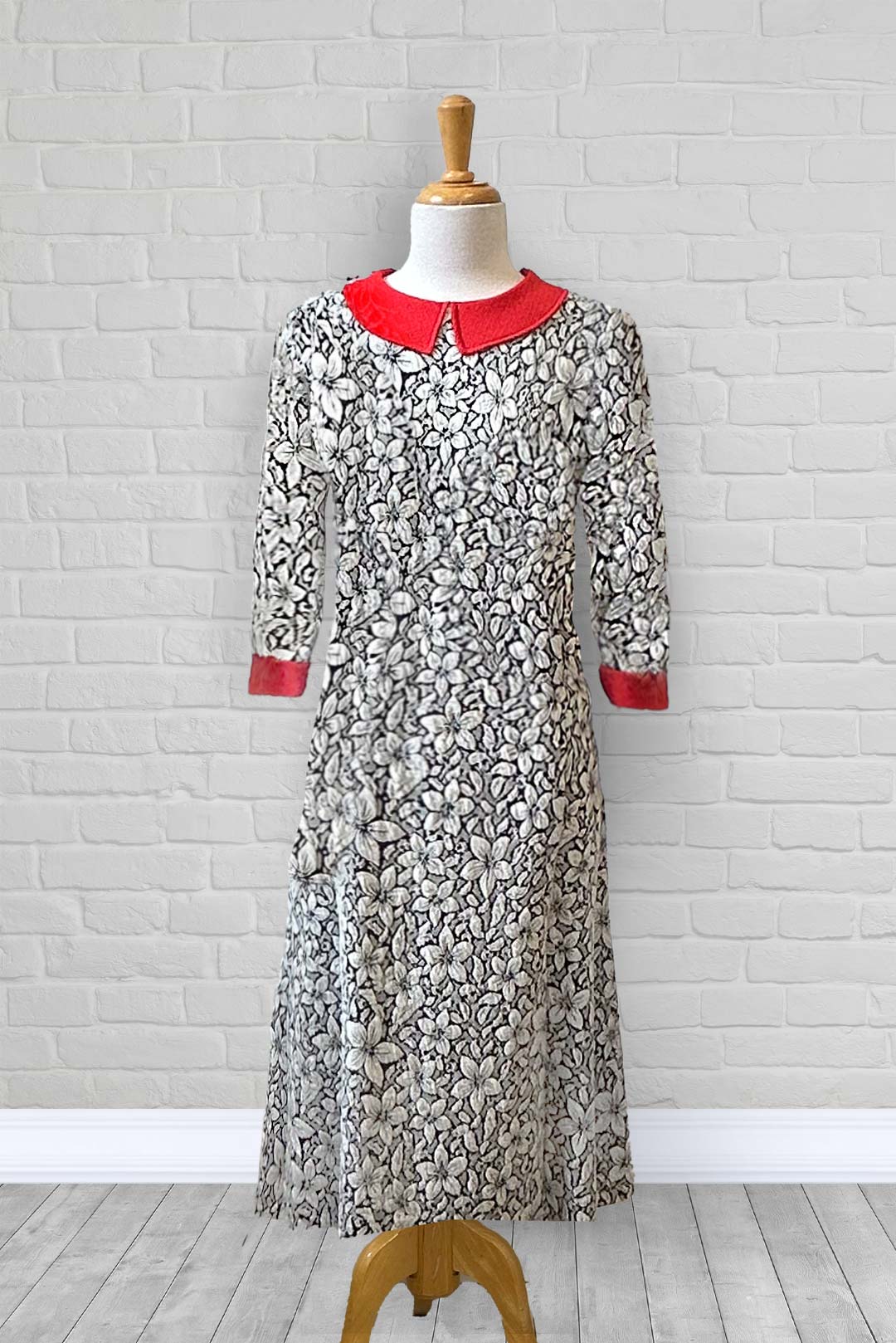 Adaptive Dress, Peter Pan Collar, 3/4 Sleeves, Soft Material, Wide Opening, Closes With A Metal Snap Button