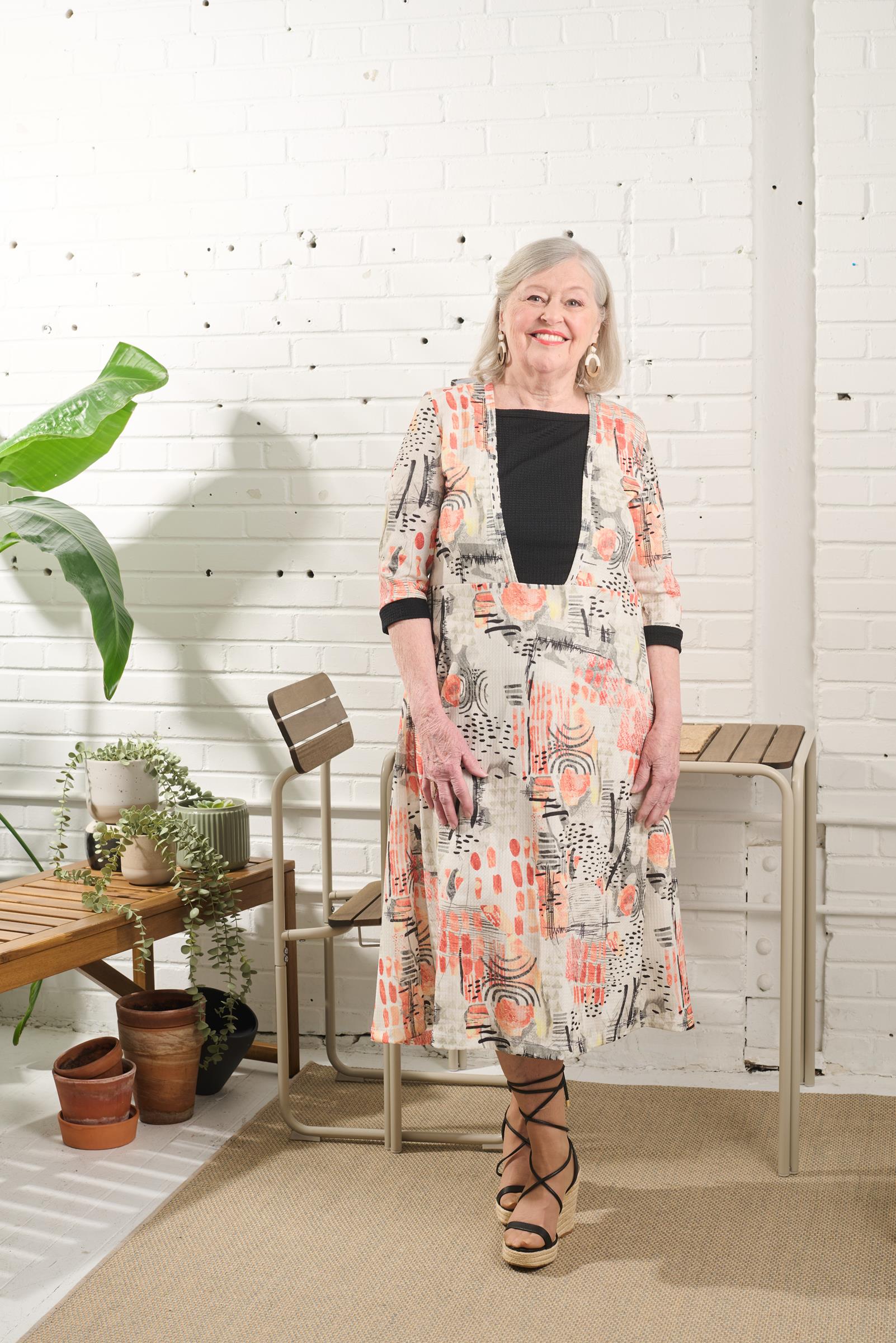 This adaptive dress features 3/4 sleeves and a soft stretch knit, providing comfort and ease of movement. The open back design and metal snaps make for quick and easy dressing, perfect for those with limited mobility.