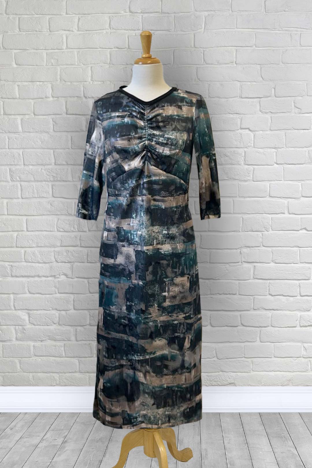 2CR829-2C118-Adaptive Dress With Gathered Detail