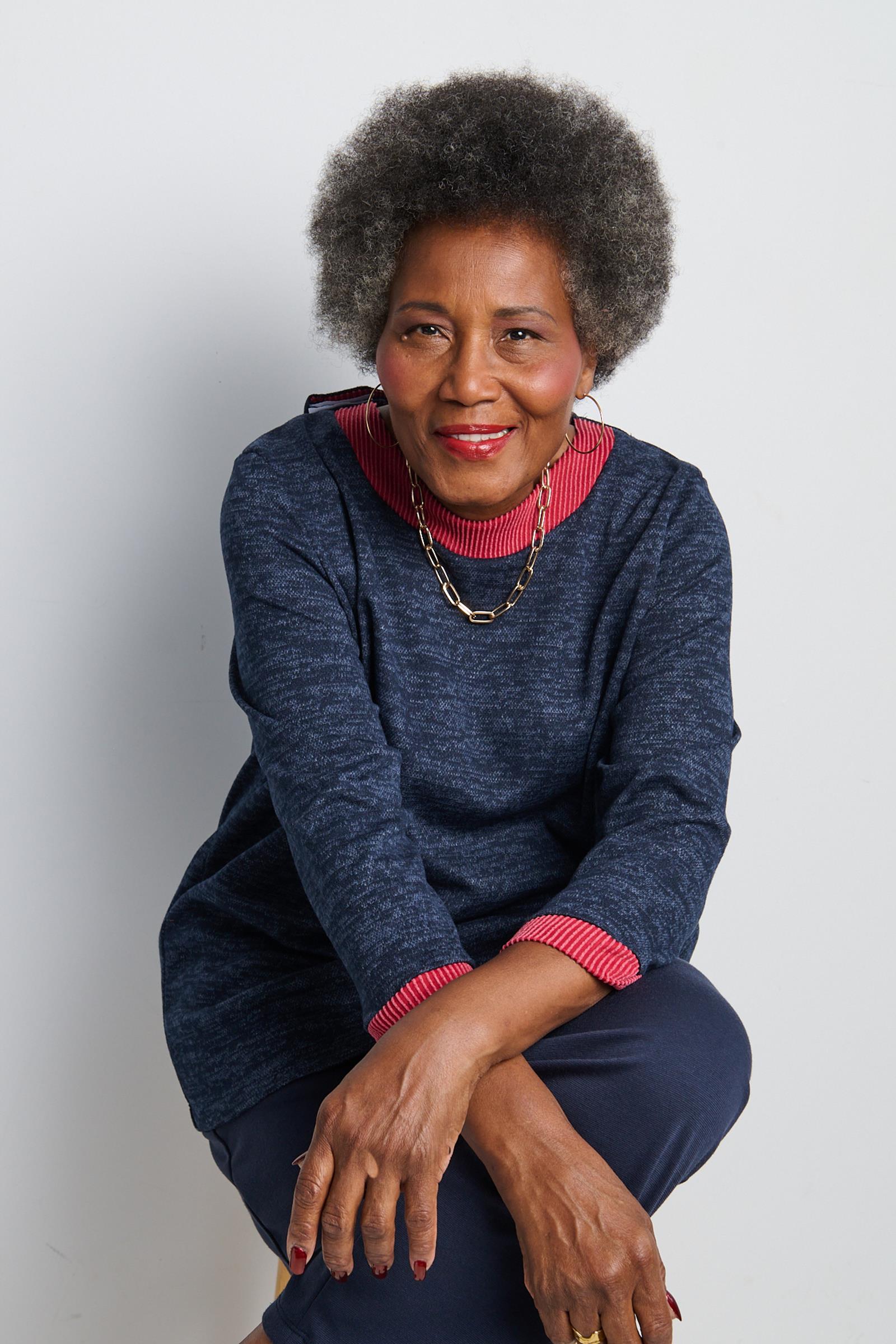 2CT393-1U607N-Adaptive Top, Round Neck, Long Sleeves