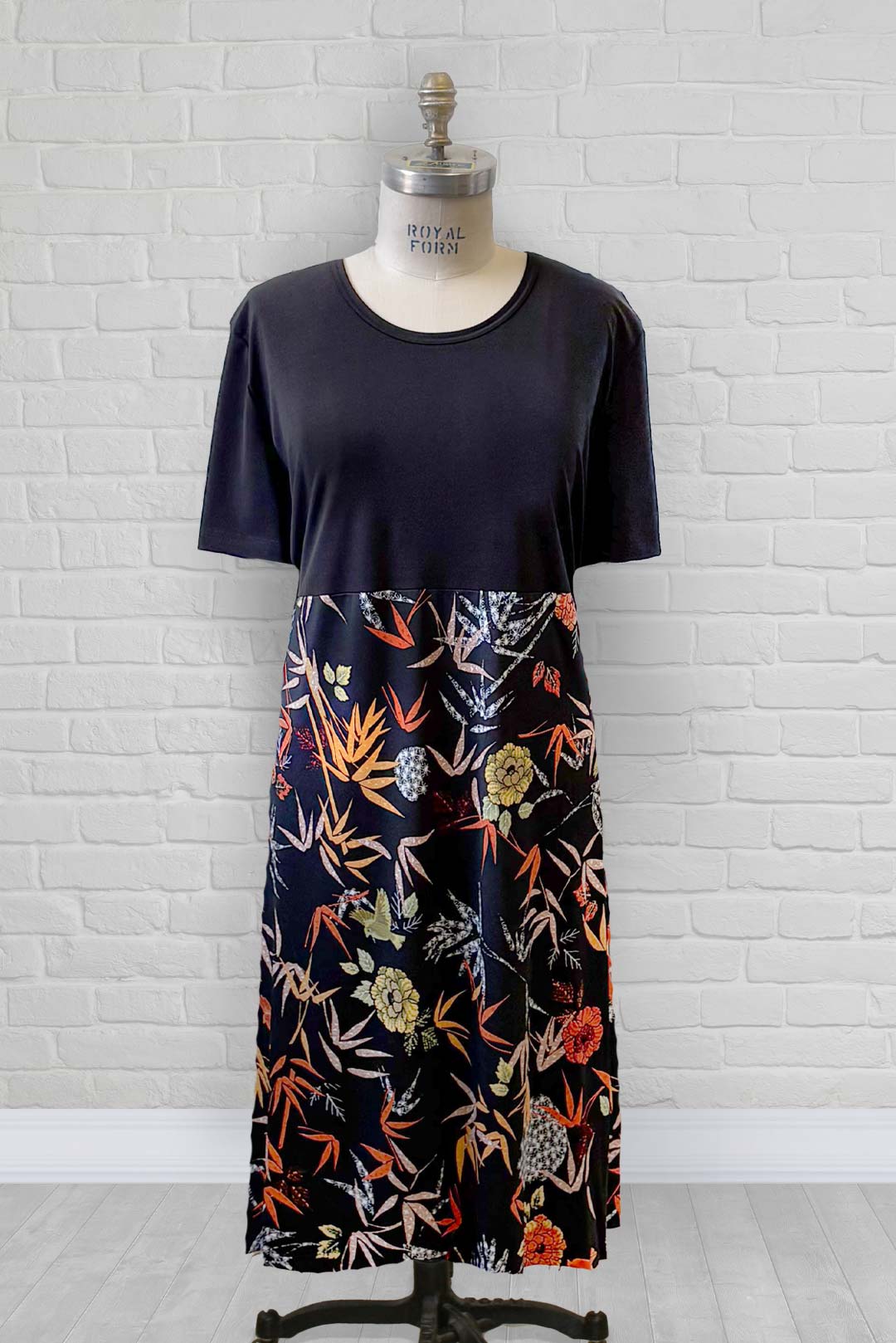 2DR831-1V124-Adaptive Dress, Round Neck, Solid Combo and Pattern