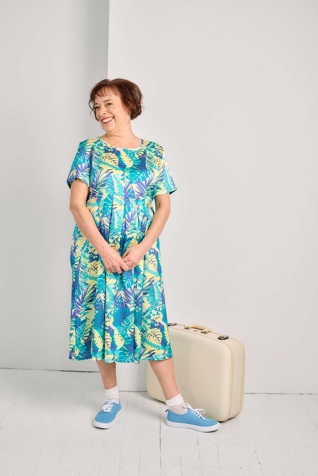 2DR832-2D142-Adaptive Dress, Short Sleeves, Box Pleat